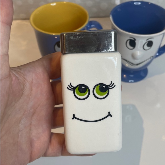 Vintage Gryphon Ware Blue 3D Mugs & Salt Shaker - Picture 10 of 12